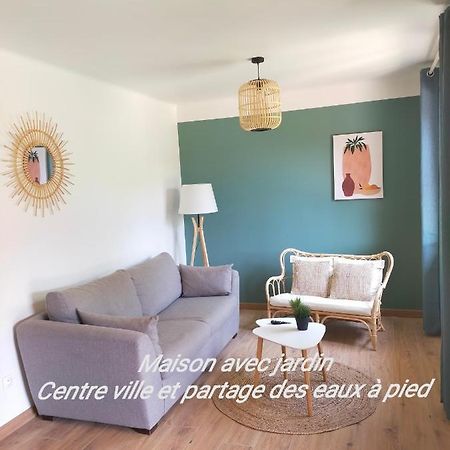 Gite Les Demoiselles Des Sorgues LʼIsle-sur-la-Sorgue Exterior foto